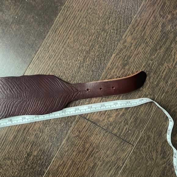 Anthropologie genuine leather belt with leaf detailing - Picture 7 of 7